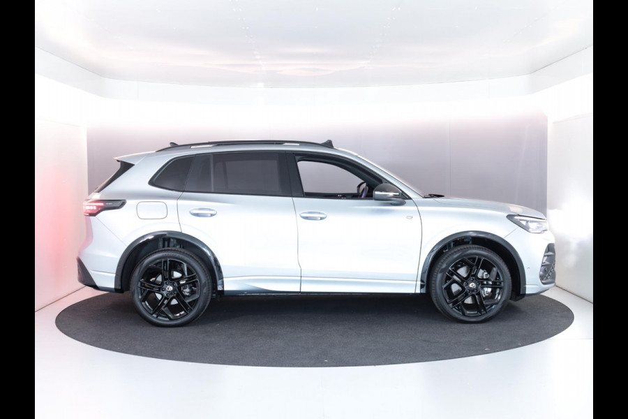 Volkswagen Tiguan 1.5 eHybrid R-Line Edition 204 PK PHEV | Verlengde garantie | Panorama dak | Trekhaak | Black Style | Stoel - en stuurverwarming |