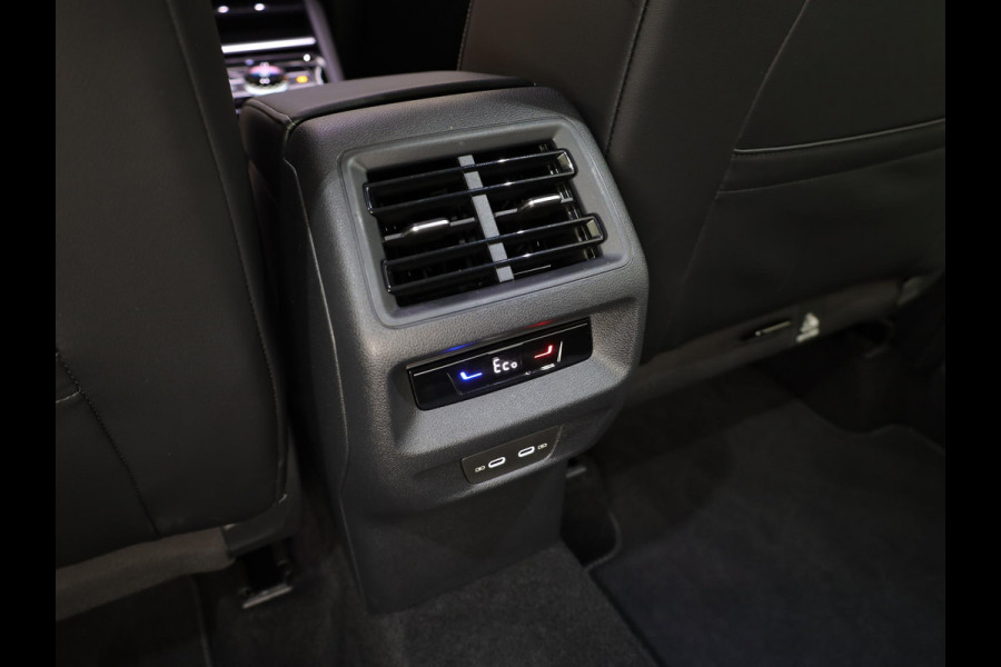Volkswagen Tiguan 1.5 eHybrid R-Line Edition 204 PK PHEV | Verlengde garantie | Panorama dak | Trekhaak | Black Style | Stoel - en stuurverwarming |