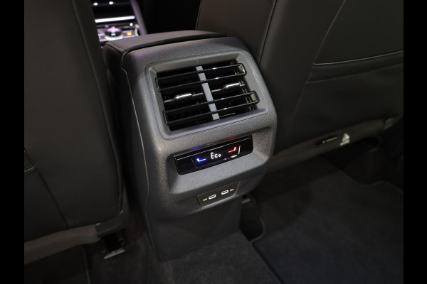 Volkswagen Tiguan 1.5 eHybrid R-Line Edition 204 PK PHEV | Verlengde garantie | Panorama dak | Trekhaak | Black Style | Stoel - en stuurverwarming |