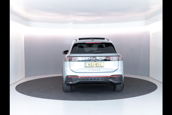 Volkswagen Tiguan 1.5 eHybrid R-Line Edition 204 PK PHEV | Verlengde garantie | Panorama dak | Trekhaak | Black Style | Stoel - en stuurverwarming |