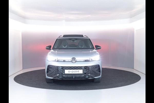 Volkswagen Tiguan 1.5 eHybrid R-Line Edition 204 PK PHEV | Verlengde garantie | Panorama dak | Trekhaak | Black Style | Stoel - en stuurverwarming |