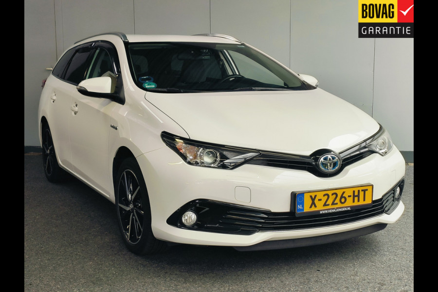 Toyota Auris Touring Sports 1.8 Hybrid Dynamic Ultimate Rijklaar + 12 maanden Bovag-garantie Henk Jongen Auto's in Helmond,  al 50 jaar service zoals 't hoort!