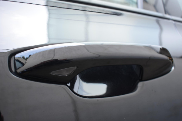 Volvo V60 T6 350PK Automaat Plus Dark / Navigatie / 360 Camera / Harman Kardon / Stuur & Stoelverwarming / LM Velgen / Trekhaak