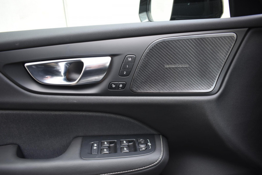 Volvo V60 T6 350PK Automaat Plus Dark / Navigatie / 360 Camera / Harman Kardon / Stuur & Stoelverwarming / LM Velgen / Trekhaak