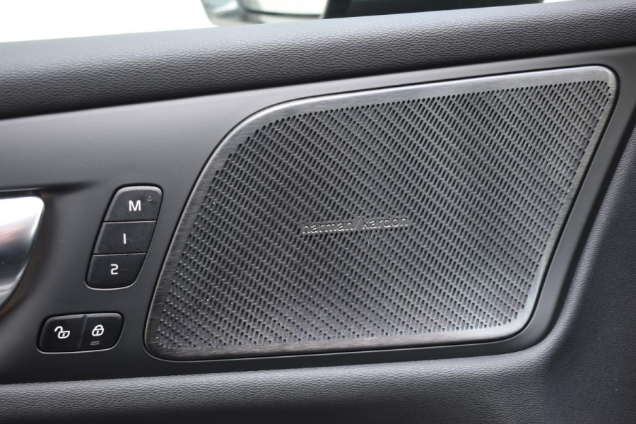 Volvo V60 T6 350PK Automaat Plus Dark / Navigatie / 360 Camera / Harman Kardon / Stuur & Stoelverwarming / LM Velgen / Trekhaak