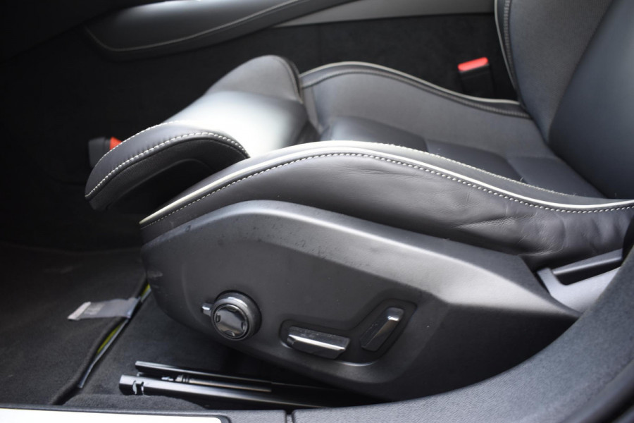 Volvo V60 T6 350PK Automaat Plus Dark / Navigatie / 360 Camera / Harman Kardon / Stuur & Stoelverwarming / LM Velgen / Trekhaak