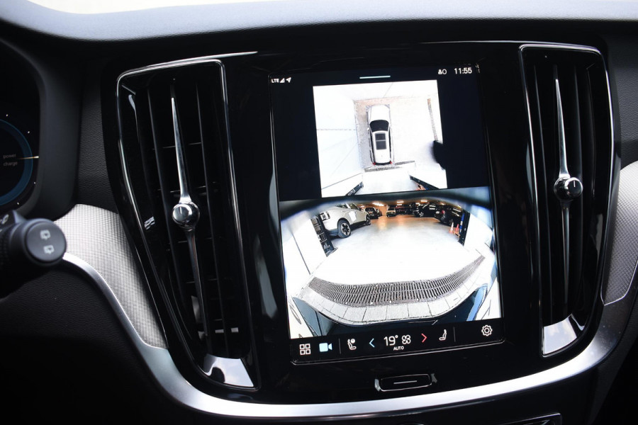 Volvo V60 T6 350PK Automaat Plus Dark / Navigatie / 360 Camera / Harman Kardon / Stuur & Stoelverwarming / LM Velgen / Trekhaak