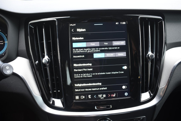 Volvo V60 T6 350PK Automaat Plus Dark / Navigatie / 360 Camera / Harman Kardon / Stuur & Stoelverwarming / LM Velgen / Trekhaak