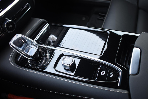 Volvo V60 T6 350PK Automaat Plus Dark / Navigatie / 360 Camera / Harman Kardon / Stuur & Stoelverwarming / LM Velgen / Trekhaak