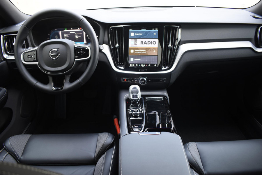Volvo V60 T6 350PK Automaat Plus Dark / Navigatie / 360 Camera / Harman Kardon / Stuur & Stoelverwarming / LM Velgen / Trekhaak