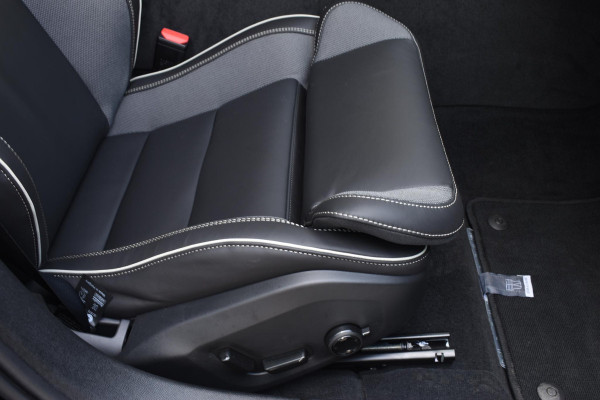 Volvo V60 T6 350PK Automaat Plus Dark / Navigatie / 360 Camera / Harman Kardon / Stuur & Stoelverwarming / LM Velgen / Trekhaak