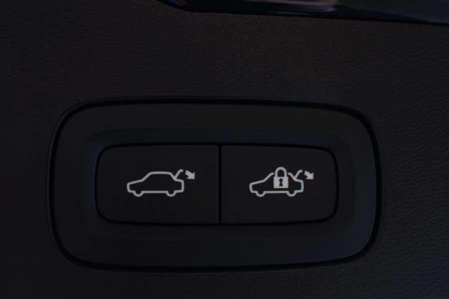 Volvo V60 T6 350PK Automaat Plus Dark / Navigatie / 360 Camera / Harman Kardon / Stuur & Stoelverwarming / LM Velgen / Trekhaak