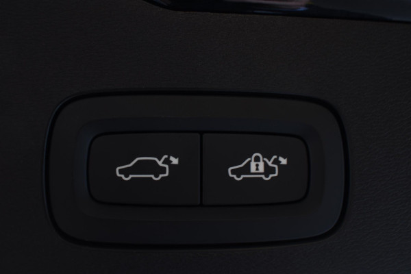 Volvo V60 T6 350PK Automaat Plus Dark / Navigatie / 360 Camera / Harman Kardon / Stuur & Stoelverwarming / LM Velgen / Trekhaak