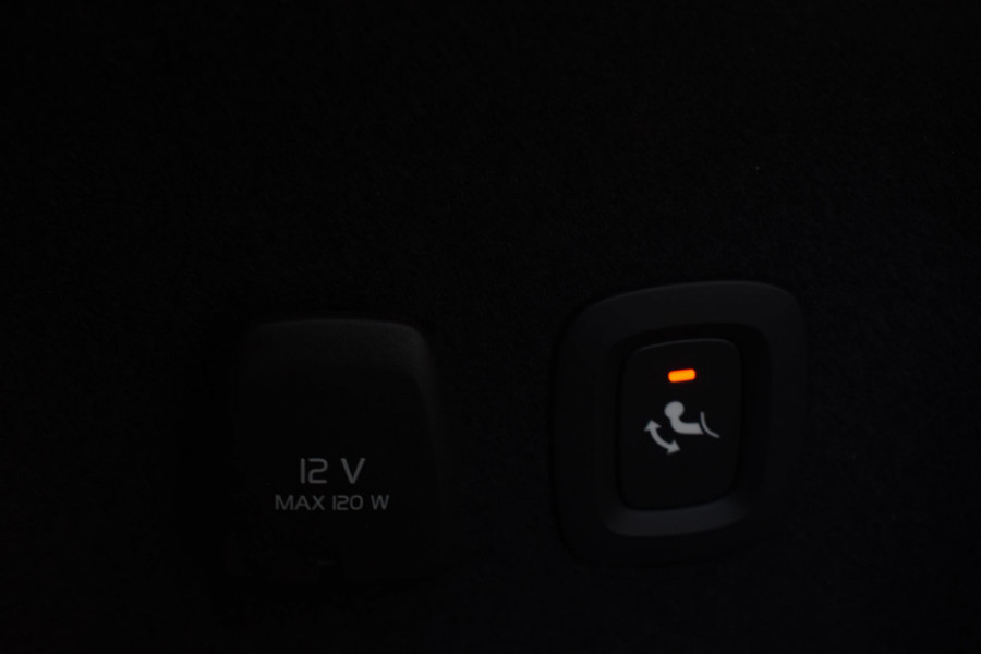Volvo V60 T6 350PK Automaat Plus Dark / Navigatie / 360 Camera / Harman Kardon / Stuur & Stoelverwarming / LM Velgen / Trekhaak