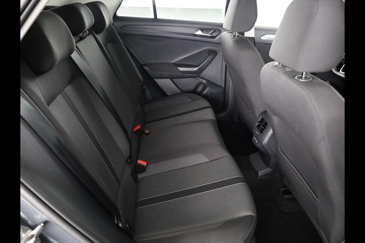 Volkswagen T-Roc 1.5 TSI Life Edition 150 pk Automaat (DSG) | Verlengde garantie | Navigatie via App | Parkeersensoren (Park assist) | Achteruitrijcamera | Adaptieve cruise control |