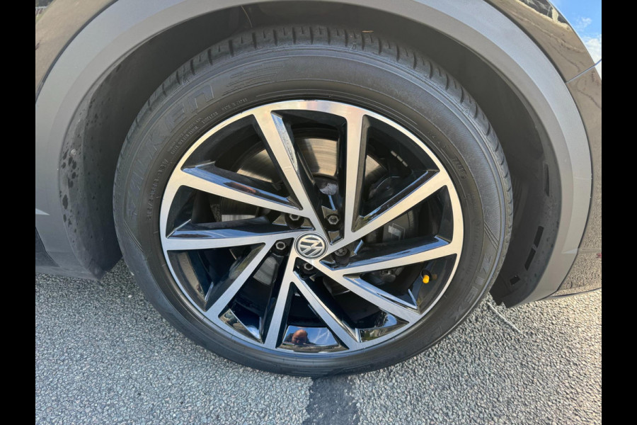 Volkswagen T-Roc 2.0 TSI 4Motion R 300 PK AKRAPOVIC Panorama Camera