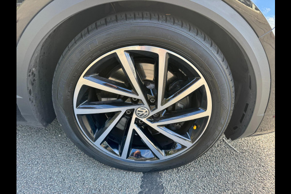 Volkswagen T-Roc 2.0 TSI 4Motion R 300 PK AKRAPOVIC Panorama Camera