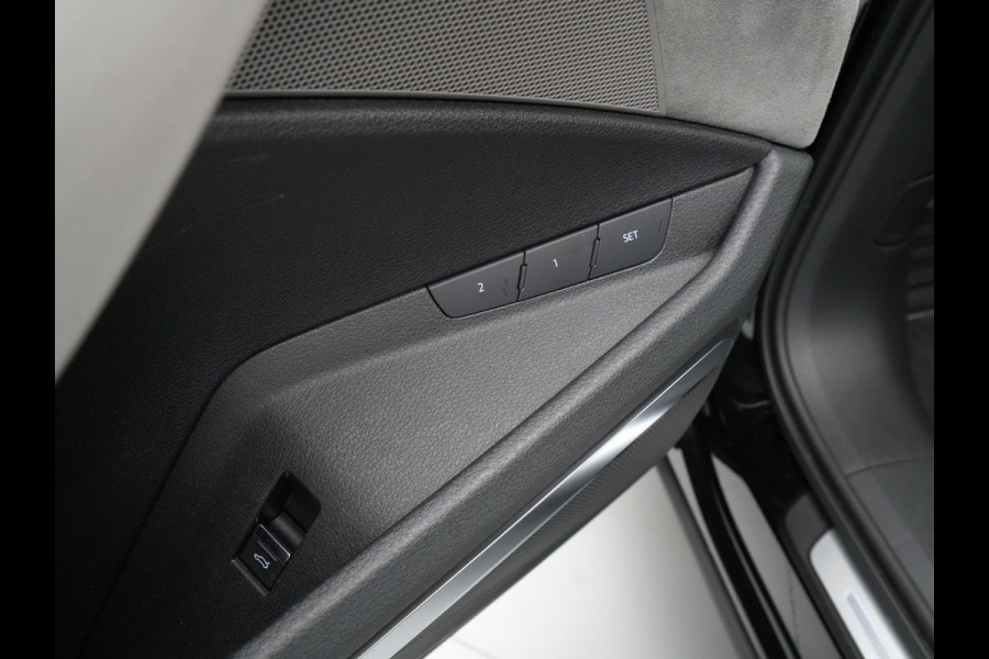 Audi e-tron 55 quattro 408pk advanced Pro Line Plus 95 kWh Panorama Navigatie Camera Bang & Olufsen Trekhaak
