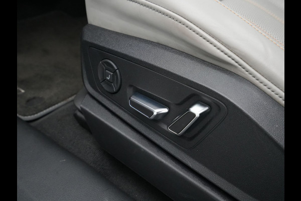 Audi e-tron 55 quattro 408pk advanced Pro Line Plus 95 kWh Panorama Navigatie Camera Bang & Olufsen Trekhaak