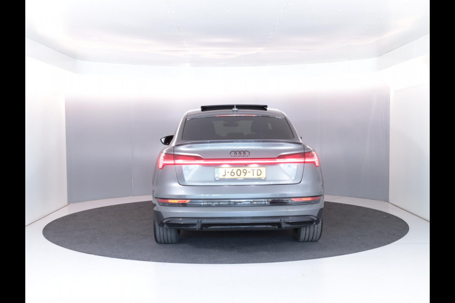 Audi e-tron Sportback 55 quattro S edition 95 kWh 408pk | Panoramadak | Afneembare trekhaak | Matrix Led koplampen | Parkeer camera achter