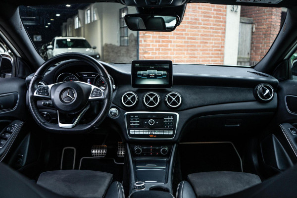 Mercedes-Benz GLA 220 4MATIC AMG Line Pano / Camera / Keyless Mercedes-Benz GLA 220 4MATIC AMG Line Pano / Camera / Keyless