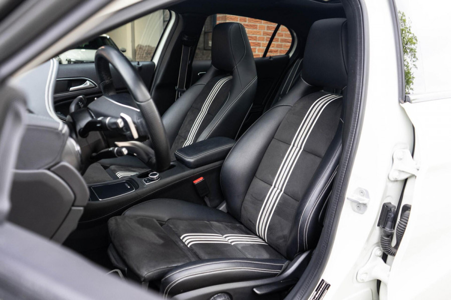 Mercedes-Benz GLA 220 4MATIC AMG Line Pano / Camera / Keyless Mercedes-Benz GLA 220 4MATIC AMG Line Pano / Camera / Keyless