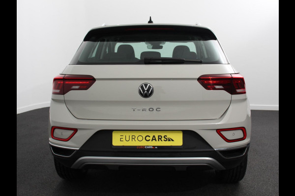 Volkswagen T-Roc 1.5 TSI 150pk DSG Style Edition Navigatie Apple Carplay/Android Auto Camera Parkeersensoren Adaptive Cruise Control Dodehoek Assistent Elektrische achterklep Stoel- en stuurverwarming Full Led Climate Control Lichtmetalen velgen