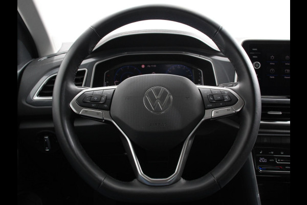 Volkswagen T-Roc 1.5 TSI 150pk DSG Style Edition Navigatie Apple Carplay/Android Auto Camera Parkeersensoren Adaptive Cruise Control Dodehoek Assistent Elektrische achterklep Stoel- en stuurverwarming Full Led Climate Control Lichtmetalen velgen