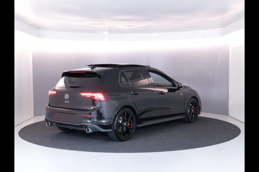 Volkswagen Golf 2.0 TSI GTI 265PK DSG | Verlengde garantie | Panorama dak | Head up Display | Blackstyle | 19"LM velgen |