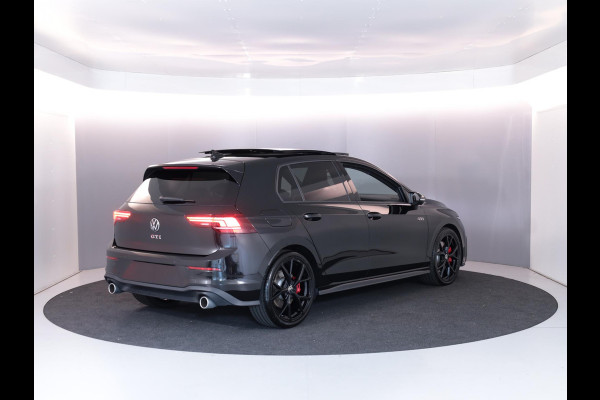Volkswagen Golf 2.0 TSI GTI 265PK DSG | Verlengde garantie | Panorama dak | Head up Display | Blackstyle | 19"LM velgen |