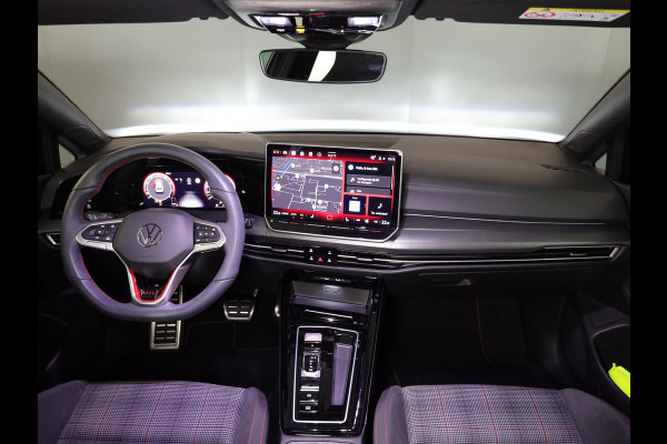 Volkswagen Golf 2.0 TSI GTI 265PK DSG | Verlengde garantie | Panorama dak | Head up Display | Blackstyle | 19"LM velgen |