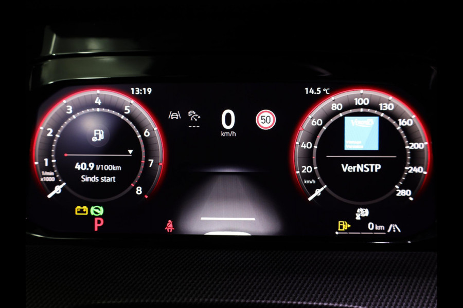 Volkswagen Golf 2.0 TSI GTI 265PK DSG | Verlengde garantie | Panorama dak | Head up Display | Blackstyle | 19"LM velgen |