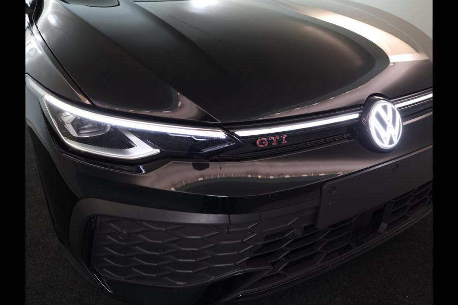 Volkswagen Golf 2.0 TSI GTI 265PK DSG | Verlengde garantie | Panorama dak | Head up Display | Blackstyle | 19"LM velgen |