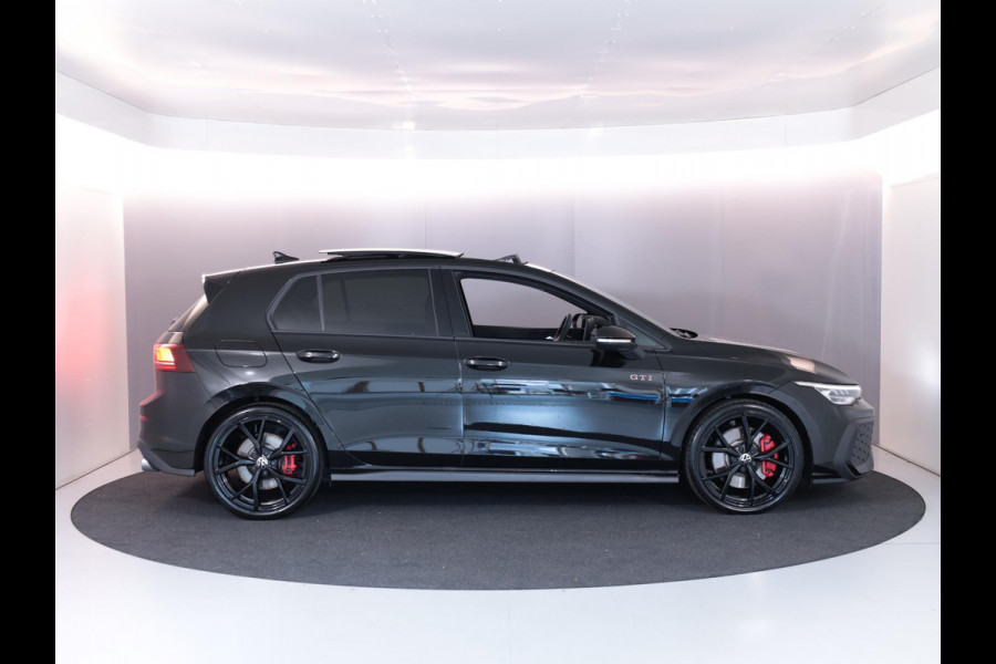 Volkswagen Golf 2.0 TSI GTI 265PK DSG | Verlengde garantie | Panorama dak | Head up Display | Blackstyle | 19"LM velgen |