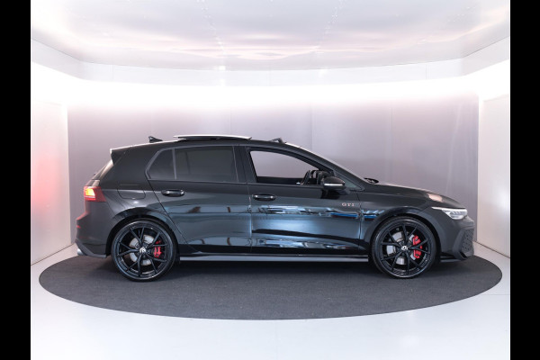 Volkswagen Golf 2.0 TSI GTI 265PK DSG | Verlengde garantie | Panorama dak | Head up Display | Blackstyle | 19"LM velgen |