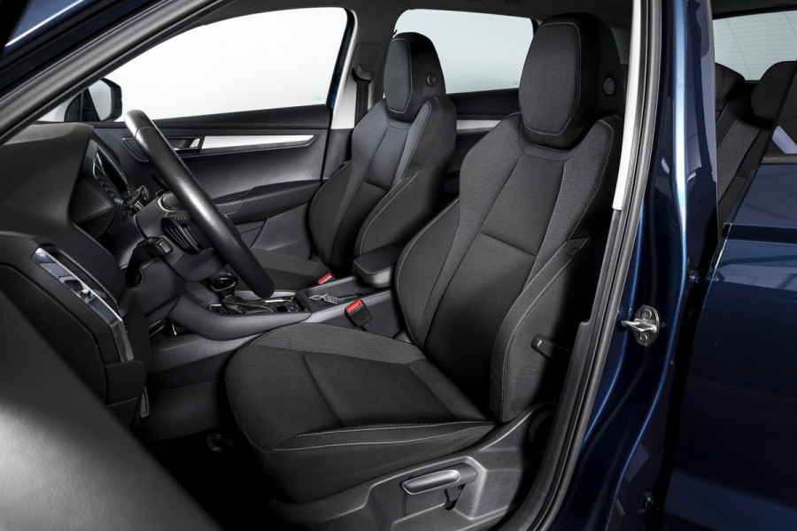 Škoda Karoq 1.5 TSI ACT 150 PK Business Edition - Automaat | Dig. Cockpit | Cruise | Stoel-+Stuurverw. | PDC | Camera | App. Connect | ECC | LED | LM 17" | 1944 Škoda Karoq 1.5 TSI ACT 150 PK Business Edition - Automaat | Dig. Cockpit | Cruise | Stoel-+Stuurverw. | PDC | Camera | App. Connect | ECC | LED | LM 17" | 1944