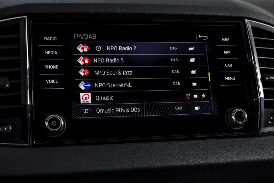 Škoda Karoq 1.5 TSI ACT 150 PK Business Edition - Automaat | Dig. Cockpit | Cruise | Stoel-+Stuurverw. | PDC | Camera | App. Connect | ECC | LED | LM 17" | 1944 Škoda Karoq 1.5 TSI ACT 150 PK Business Edition - Automaat | Dig. Cockpit | Cruise | Stoel-+Stuurverw. | PDC | Camera | App. Connect | ECC | LED | LM 17" | 1944