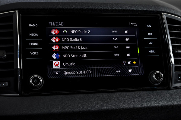 Škoda Karoq 1.5 TSI ACT 150 PK Business Edition - Automaat | Dig. Cockpit | Cruise | Stoel-+Stuurverw. | PDC | Camera | App. Connect | ECC | LED | LM 17" | 1944 Škoda Karoq 1.5 TSI ACT 150 PK Business Edition - Automaat | Dig. Cockpit | Cruise | Stoel-+Stuurverw. | PDC | Camera | App. Connect | ECC | LED | LM 17" | 1944