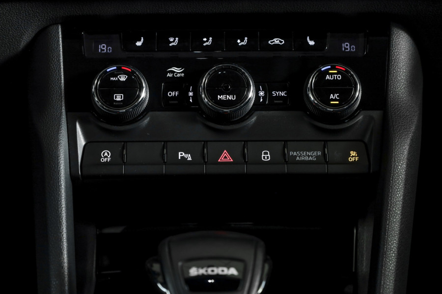 Škoda Karoq 1.5 TSI ACT 150 PK Business Edition - Automaat | Dig. Cockpit | Cruise | Stoel-+Stuurverw. | PDC | Camera | App. Connect | ECC | LED | LM 17" | 1944 Škoda Karoq 1.5 TSI ACT 150 PK Business Edition - Automaat | Dig. Cockpit | Cruise | Stoel-+Stuurverw. | PDC | Camera | App. Connect | ECC | LED | LM 17" | 1944