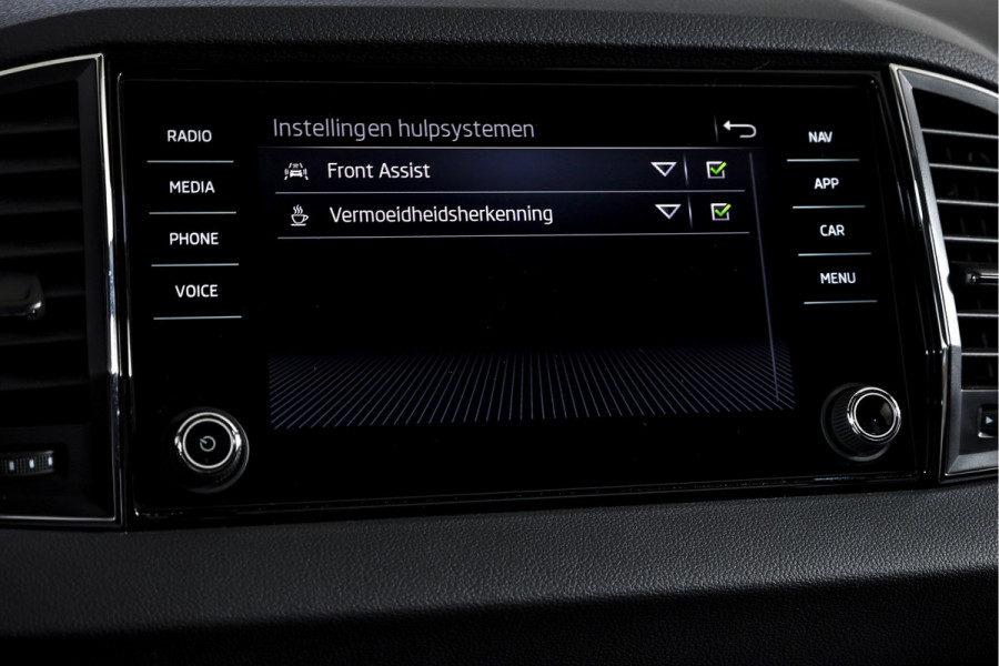 Škoda Karoq 1.5 TSI ACT 150 PK Business Edition - Automaat | Dig. Cockpit | Cruise | Stoel-+Stuurverw. | PDC | Camera | App. Connect | ECC | LED | LM 17" | 1944 Škoda Karoq 1.5 TSI ACT 150 PK Business Edition - Automaat | Dig. Cockpit | Cruise | Stoel-+Stuurverw. | PDC | Camera | App. Connect | ECC | LED | LM 17" | 1944