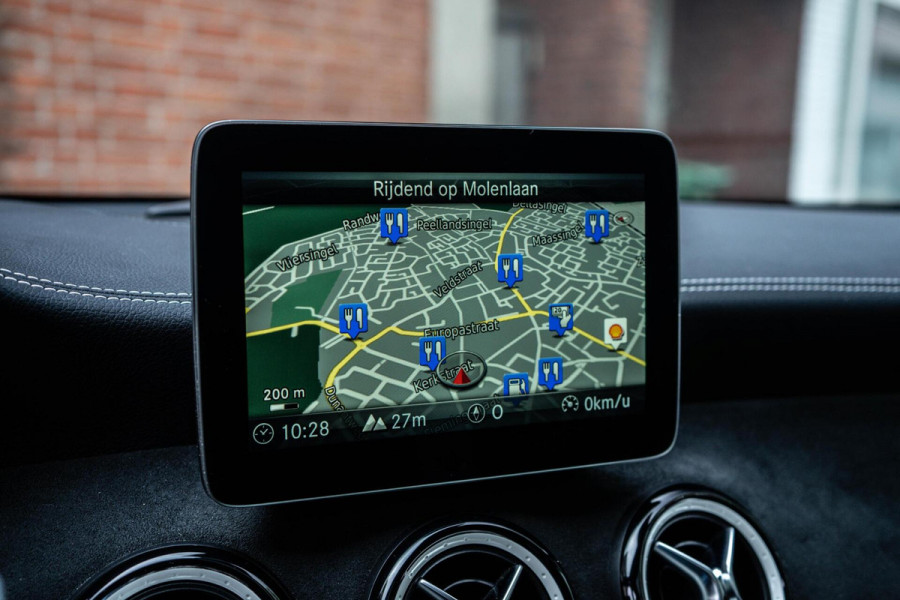 Mercedes-Benz GLA 220 4MATIC AMG Line Pano / Camera / Keyless Mercedes-Benz GLA 220 4MATIC AMG Line Pano / Camera / Keyless