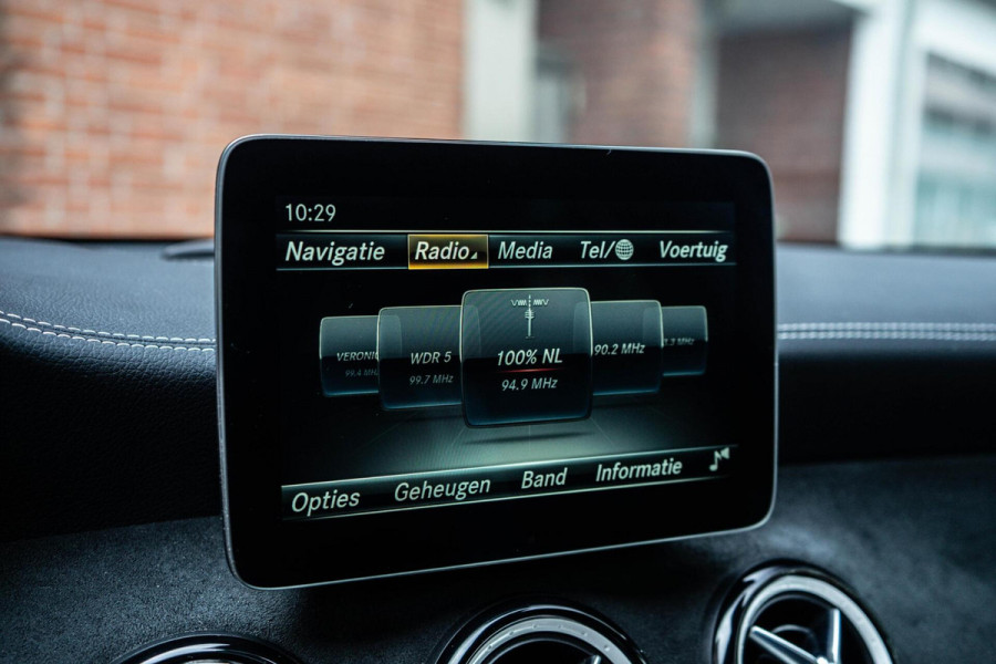 Mercedes-Benz GLA 220 4MATIC AMG Line Pano / Camera / Keyless Mercedes-Benz GLA 220 4MATIC AMG Line Pano / Camera / Keyless