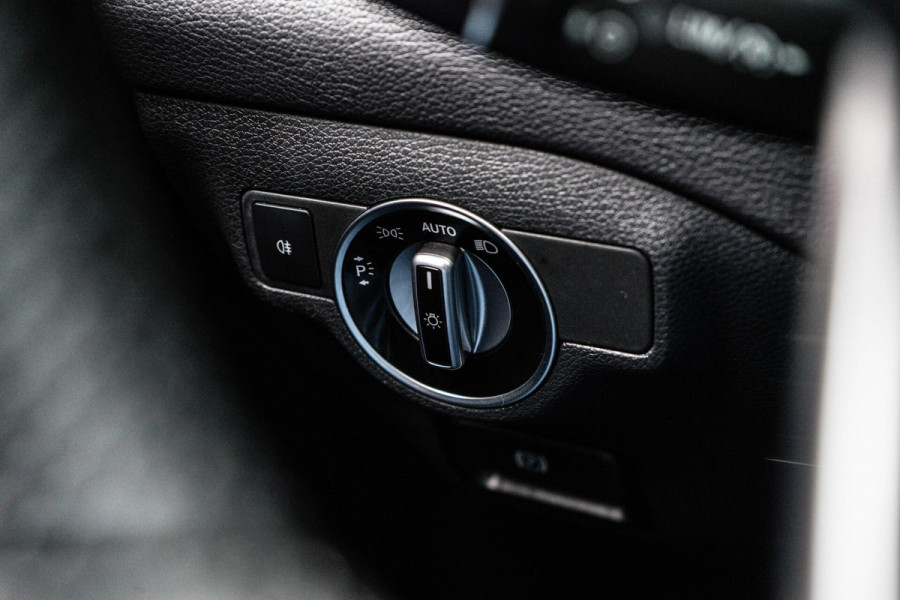 Mercedes-Benz GLA 220 4MATIC AMG Line Pano / Camera / Keyless Mercedes-Benz GLA 220 4MATIC AMG Line Pano / Camera / Keyless