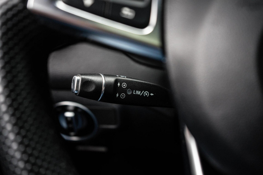 Mercedes-Benz GLA 220 4MATIC AMG Line Pano / Camera / Keyless Mercedes-Benz GLA 220 4MATIC AMG Line Pano / Camera / Keyless