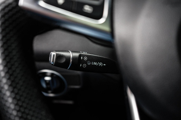 Mercedes-Benz GLA 220 4MATIC AMG Line Pano / Camera / Keyless Mercedes-Benz GLA 220 4MATIC AMG Line Pano / Camera / Keyless
