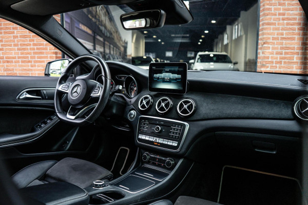 Mercedes-Benz GLA 220 4MATIC AMG Line Pano / Camera / Keyless Mercedes-Benz GLA 220 4MATIC AMG Line Pano / Camera / Keyless