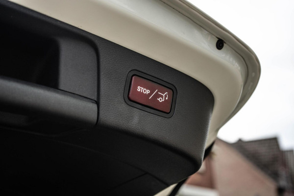Mercedes-Benz GLA 220 4MATIC AMG Line Pano / Camera / Keyless Mercedes-Benz GLA 220 4MATIC AMG Line Pano / Camera / Keyless