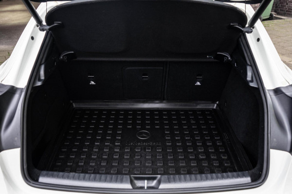 Mercedes-Benz GLA 220 4MATIC AMG Line Pano / Camera / Keyless Mercedes-Benz GLA 220 4MATIC AMG Line Pano / Camera / Keyless