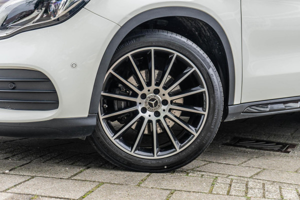 Mercedes-Benz GLA 220 4MATIC AMG Line Pano / Camera / Keyless Mercedes-Benz GLA 220 4MATIC AMG Line Pano / Camera / Keyless