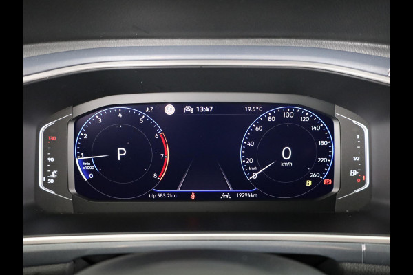 Volkswagen T-Roc 1.5 TSI Style 150 PK DSG | Trekhaak afneembaar | Navigatie | Stoel verwarming en massage | Alcantara |
